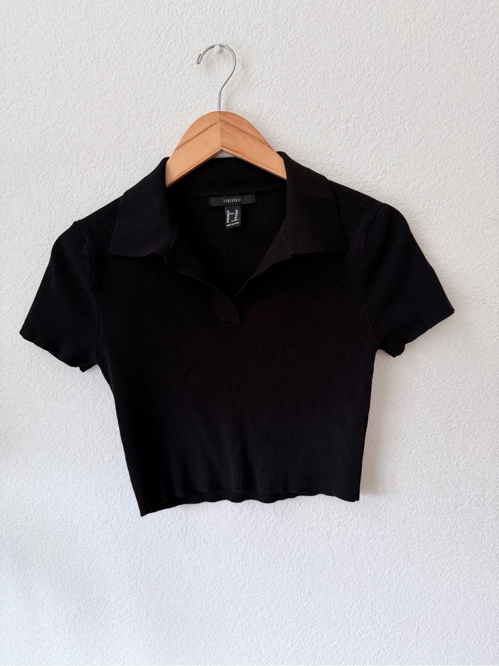 Size XL Black Ribbed Collared Crop Top